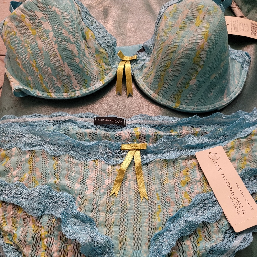 Elle Macpherson Bra 36DD, and panties M set, NWT
